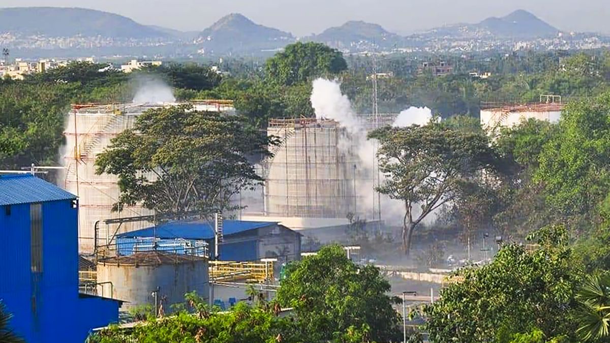 Gas Leak In Vizag India, 8 deaths 1000+ ill
