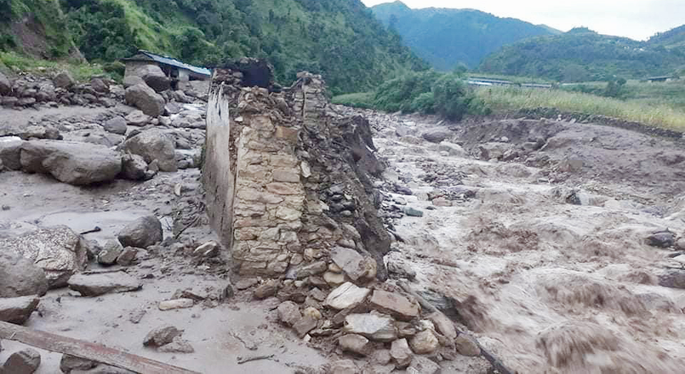 भूजीखोलाको ताल फुट्दा बागलुङमा ठूलो बाढी २४ जना  बेपत्ता