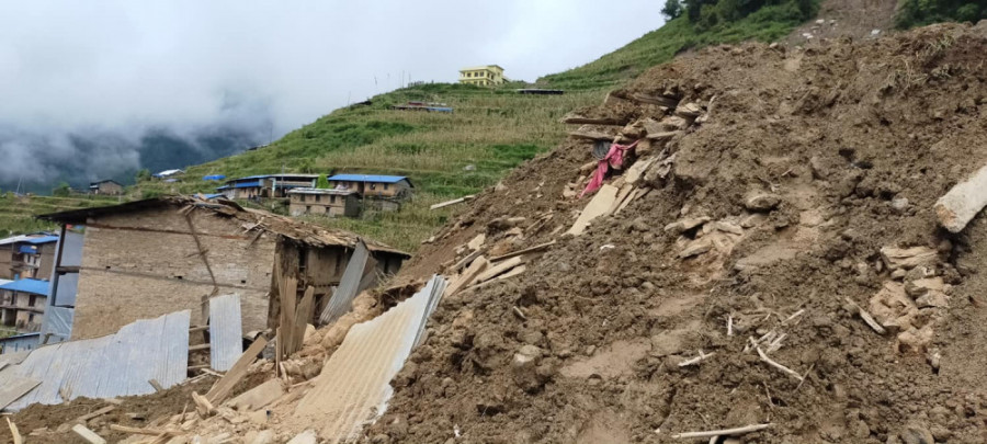 सिन्धुपाल्चोकको नागपुजेमा खसेको पहिरोले आठ र भीरखर्कमा १० घर पुरियो, २३ जना बेपत्ता