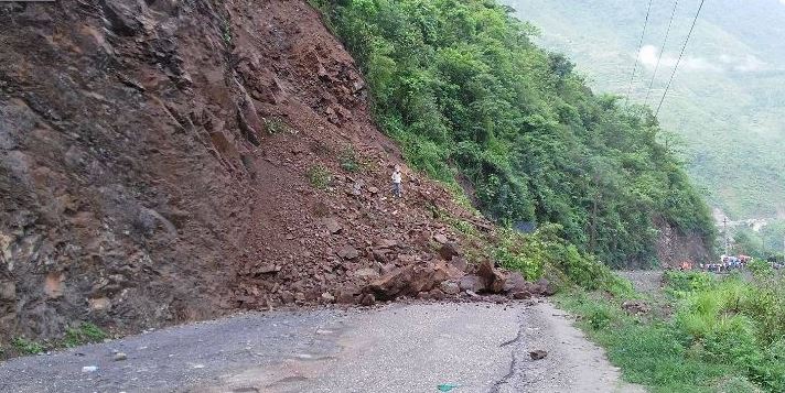 नारायणगढ–मुग्लिन सडकखण्ड अवरुद्ध