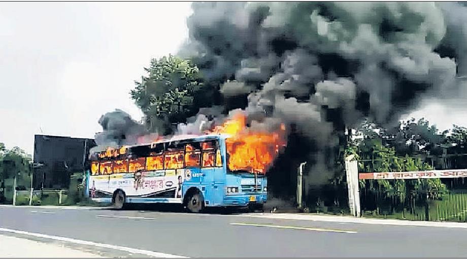 हेटौंडाबाट काठमाडौं आउँदै गरेको बसमा आगलागी