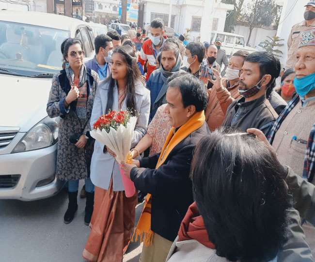 १९ वर्षीया युवती उत्तराखण्डकाे एक दिने मुख्यमन्त्री !