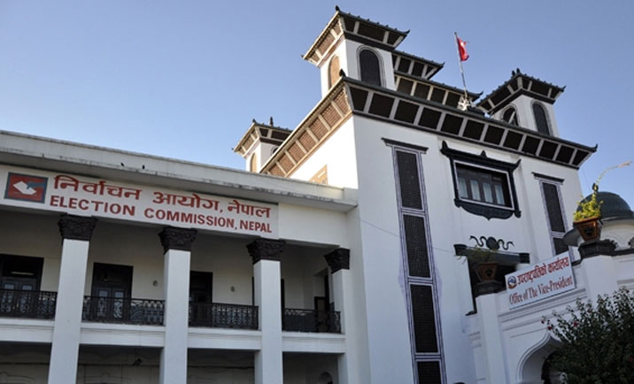 प्रचण्ड र माधव नेपाल निर्वाचन आयोगमा मा पुगे