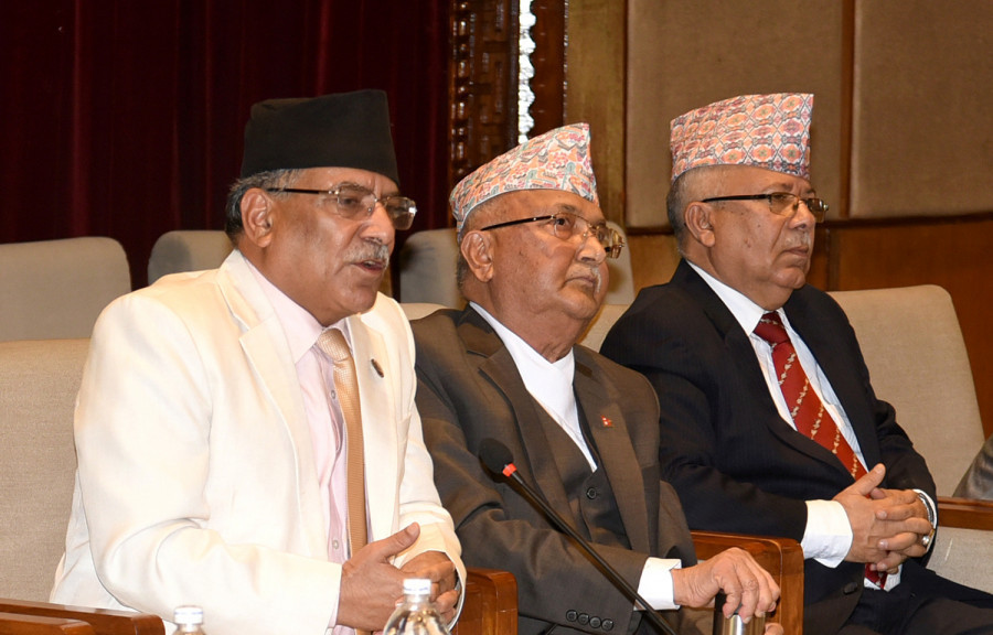 एनसीपीको पंक्ति: प्रचण्ड – नेपाल गुटले प्रधानमन्त्री ओलीलाई पार्टीबाट निष्कासन गरे
