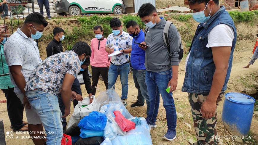 नेपाल तरुण दल माकादुम लगायतको पहलमा खांडादेवीमा स्वास्थ्य सामाग्री वितरण