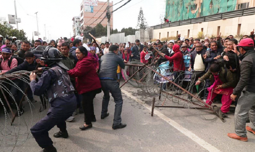 शिक्षक महामसंघको धर्ना कार्यक्रममा प्रहरीको हस्तक्षेपत