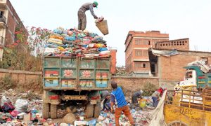 काठमाडौँ महानगरपालिकाको फोहोर अवरोध तत्कालका लागि हट्ने