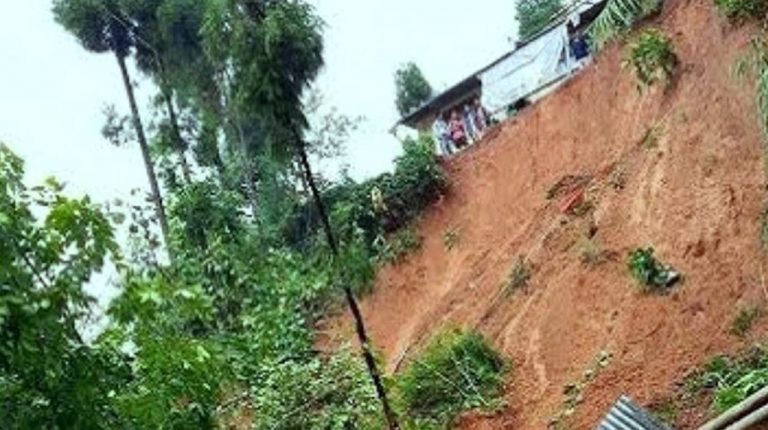 रोल्पामा पहिरोले घर पुर्दा २ जनाको मृत्यु