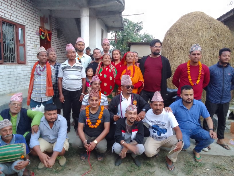 जनजागृति युवा क्लब ईश्वरपुरका युवाहरुद्धारा देउसीबाट संकलित रकम टोल सुधारमा