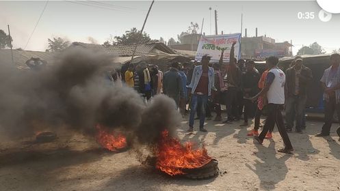 बस ब्यवसायीको विरुद्धमा सयौं अटाे चालकहरु आन्दोलित