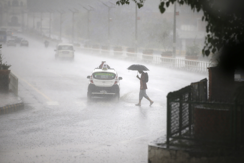 काठमाडौंसहित देशका अधिकांश स्थानमा वर्षा भइरहेको छ