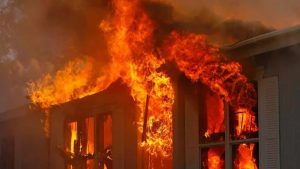 महोत्तरीको मठिहानीमा भीषण आगलागी, १०० घर जलेर नष्ट