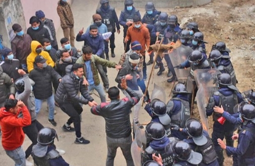 पेट्रोलियम पदार्थको मूल्यवृद्धि फिर्ता गर्न माग गर्दै अनेरास्ववियु द्वारा प्रदर्शन