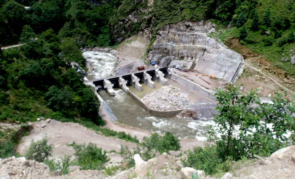 सोलुखोला दुधकोशी जलविद्युत  आयोजनाको १६० मिटर गहिरो  सुरुङभित्र खसे दुई श्रमिक