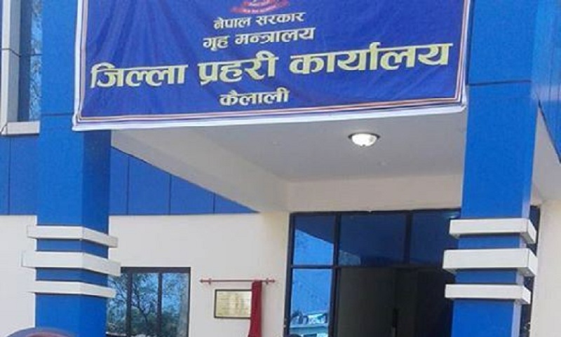 कैलालीमा मोबाइल चोरी गर्ने  दुई जना प्रहरीहरु पक्राउ