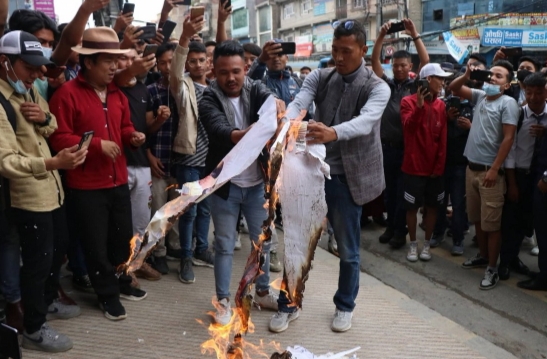 अभिनेत्री मिरुना मगर विरुद्ध नाराबाजी ,  ‘कबड्डी ४’ को पोस्टर समेत जलाइयो