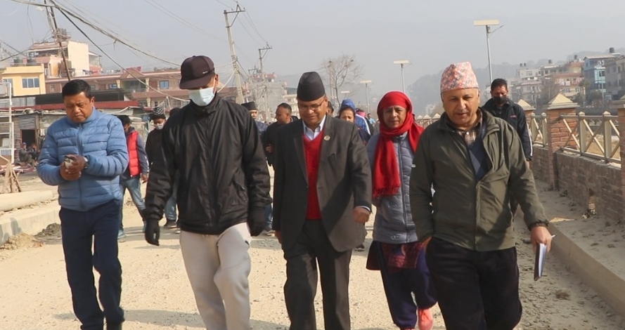 कृष्ण राई देखि रामेश्वर फुयाल लगायतका नेताहरू द्वारा बाग्मती सडकको अनुगमन