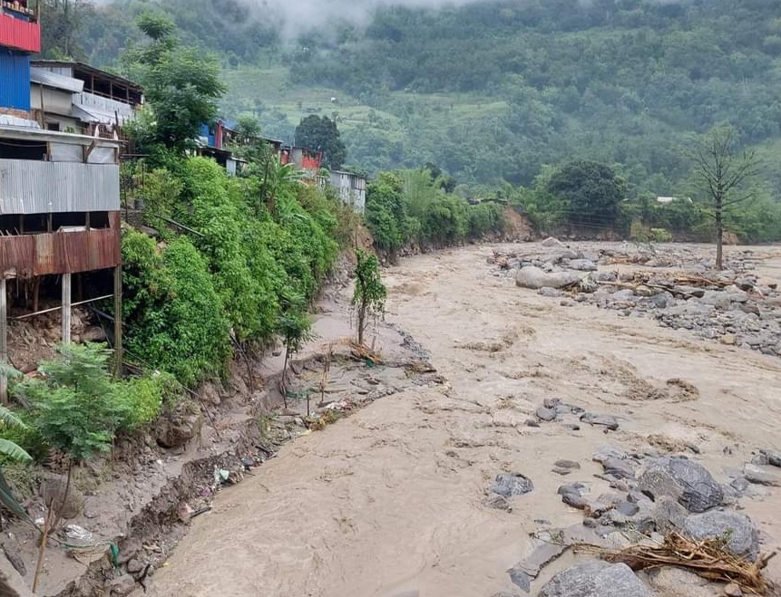 ताप्लेजुङमा बाढी पहिरो, सडक सञ्जाल बिच्छेद