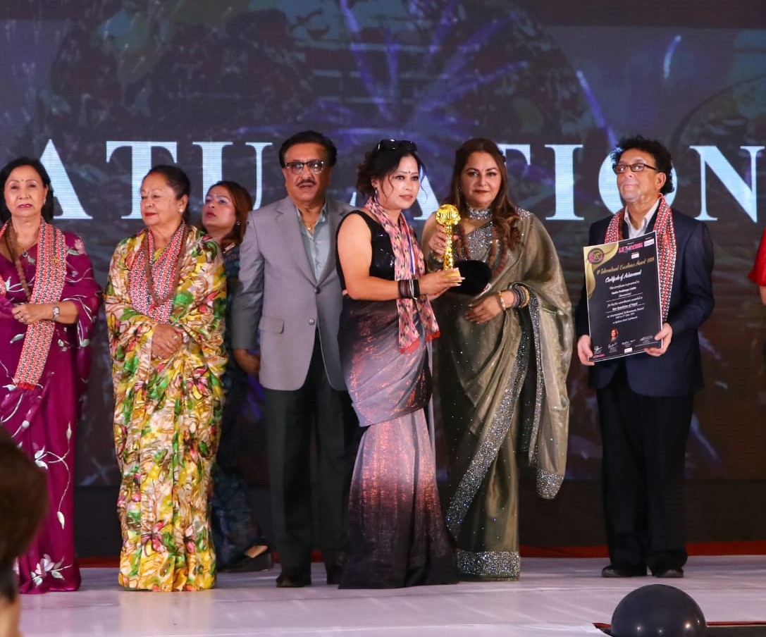 Sunita was presented with the ‘Best Beautician’ award by Indian actress Jai Prada