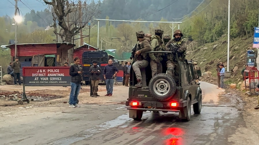 भारतको जम्मु-कश्मीरमा पर्यटकमाथि ठुलो हमला, कम्तीमा २६ जनाको मृ’त्यु