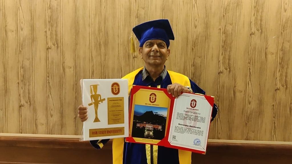 World record-breaking lyricist DR Upadhyay awarded honorary doctorate
