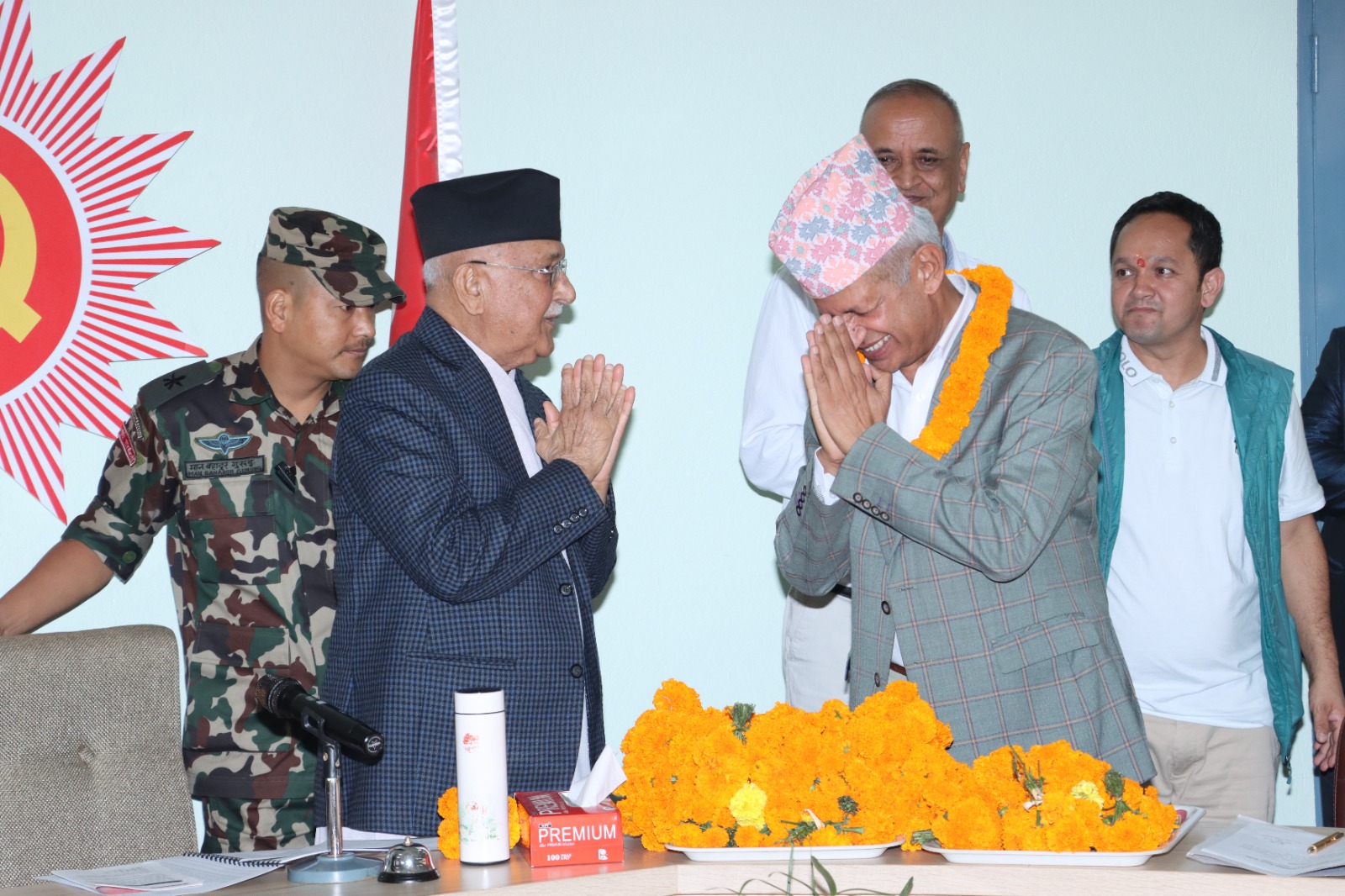 प्रधानमन्त्री ओलीद्वारा मदान–आश्रित स्मृति प्रतिष्ठानको अध्यक्षमा प्रदीपकुमार ज्ञवाली ल​गाय​त स​द​स्य​को शपथ ग्रहण