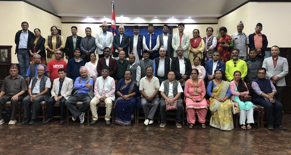 महाधिवेशन प्रतिनिधिलाई ओलीको प्रशिक्षण, नेता रामेश्वर फुँयाल ग​रे प्रशिक्षणको संयोजन