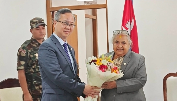 प्रधानमन्त्री सुशीला कार्कीसँग र चिनियाँ राजदूत छन सोङ बिच भेटवार्ता