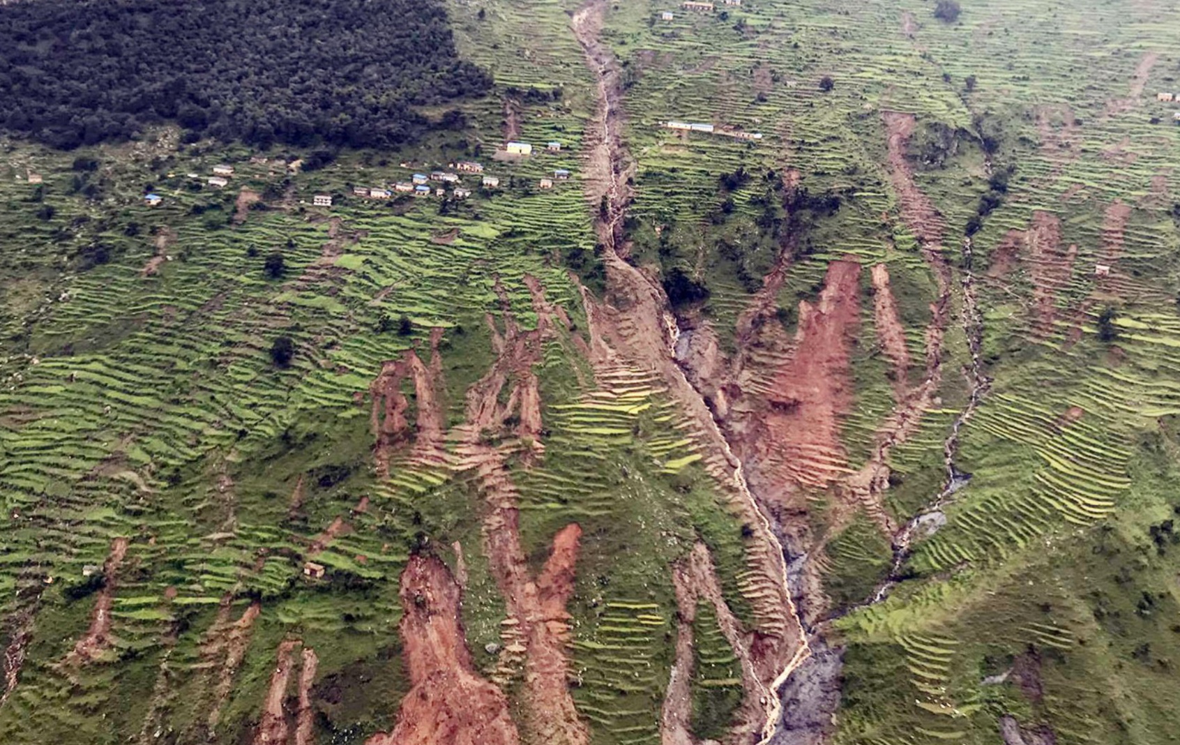 इलाममा पहिरो: १८ जनाको मृ’त्युको पुष्टि