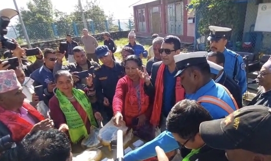 मेयर दीपक रिसालको नेतृत्वमा प्रहरी र ट्राफिकलाई प्रोत्साहन — ‘हाम्रो सुरक्षा हाम्रो गौरव’